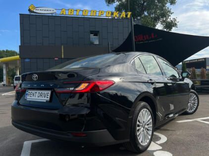 оренда Toyota Camry 80 2025 фото