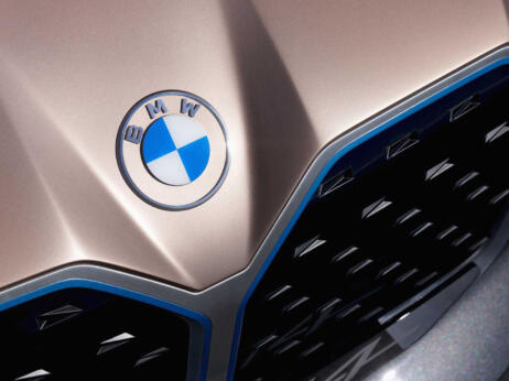 В BMW рассказали всю правду о своем логотипе