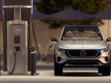 Фірмові зарядні станції Mercedes-Benz Charging Hubs