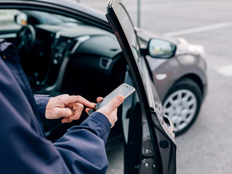 What is cheaper: car sharing or car rental?