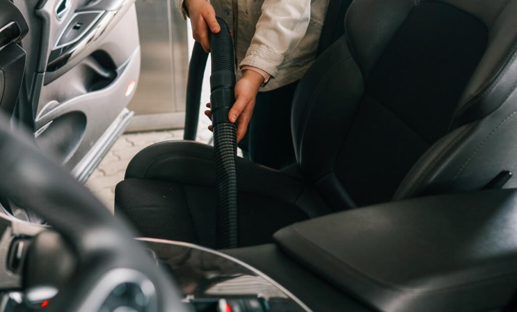 прибирання в салоні автомобіля