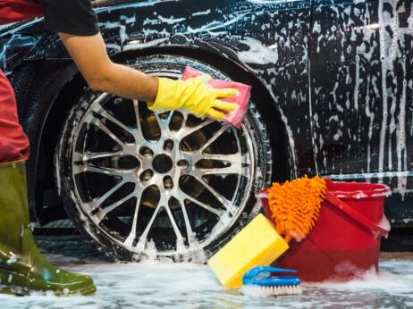 When and how should a car be washed? Recommendations for attentive car owners
