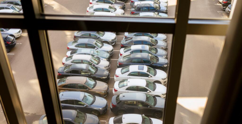 alt-Автопарк корпоративних автомобілів для оренди та ділової мобільності компаній